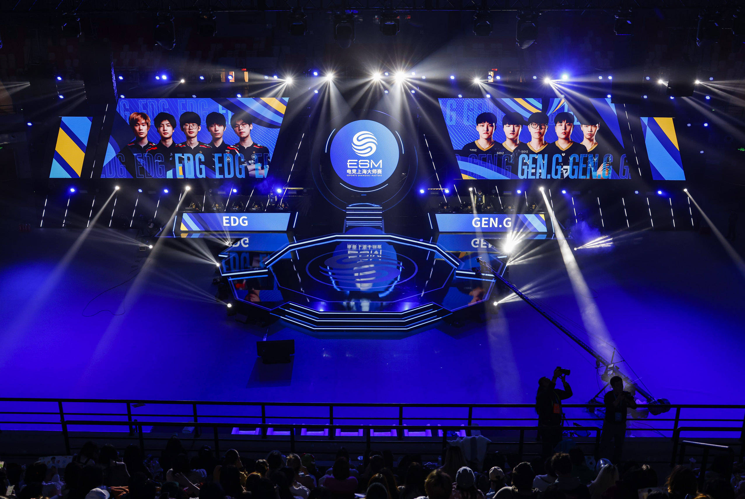 表现如雷贯 表现如雷贯