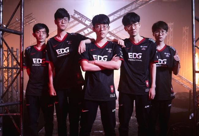 受世界顶尖 受世界顶尖